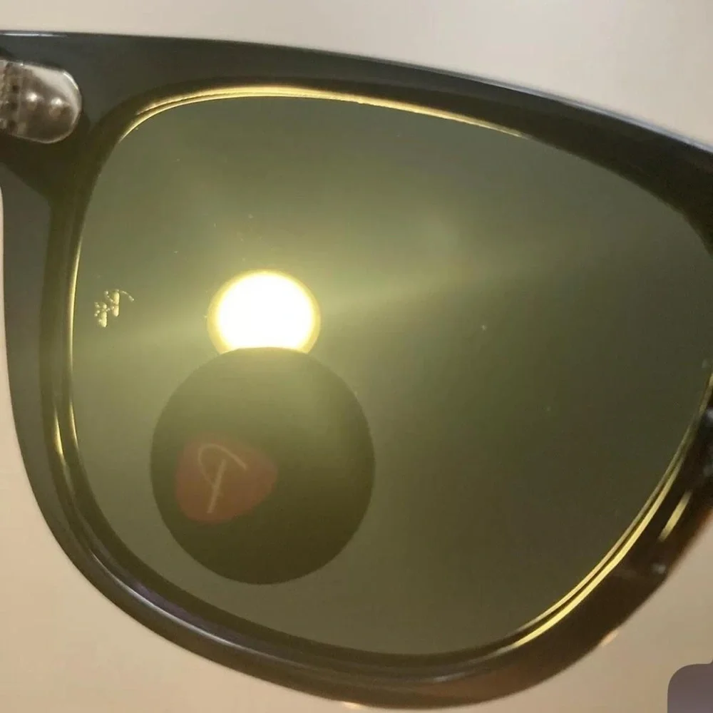 Ray-Ban Wayfarer Black  Polarized Sunglasses